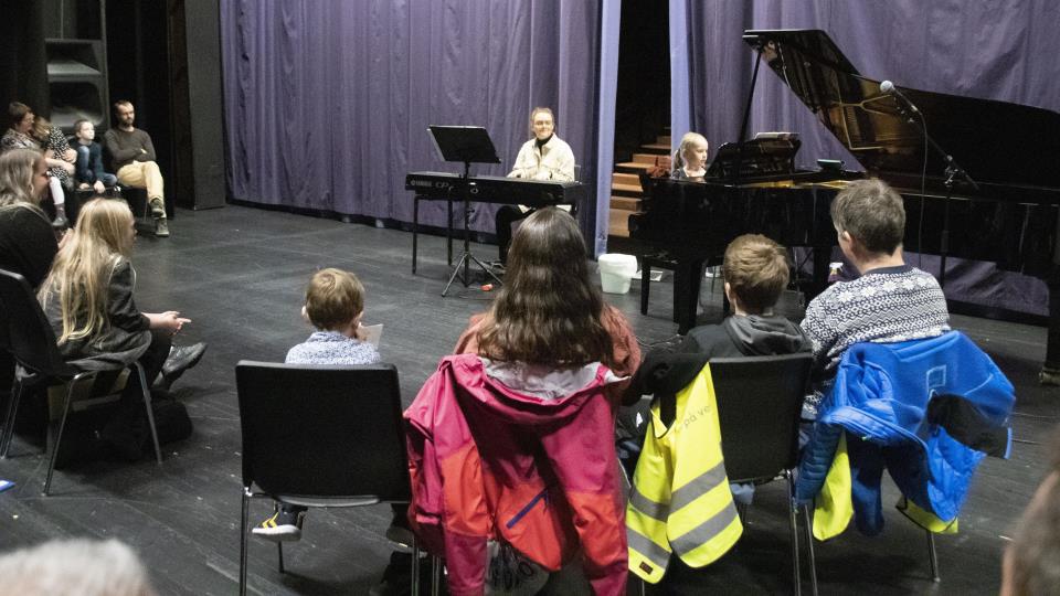Lenke til artikkel: Minikonsert med ferske utøvere